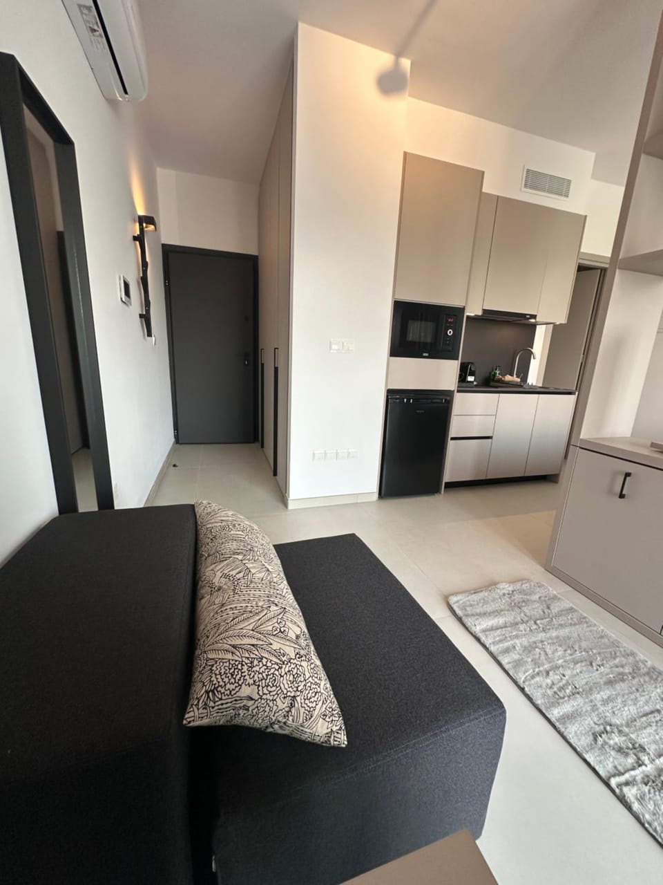 Nesseus Lux Suites - Near Unic & EUC Apartment in Nicosia City