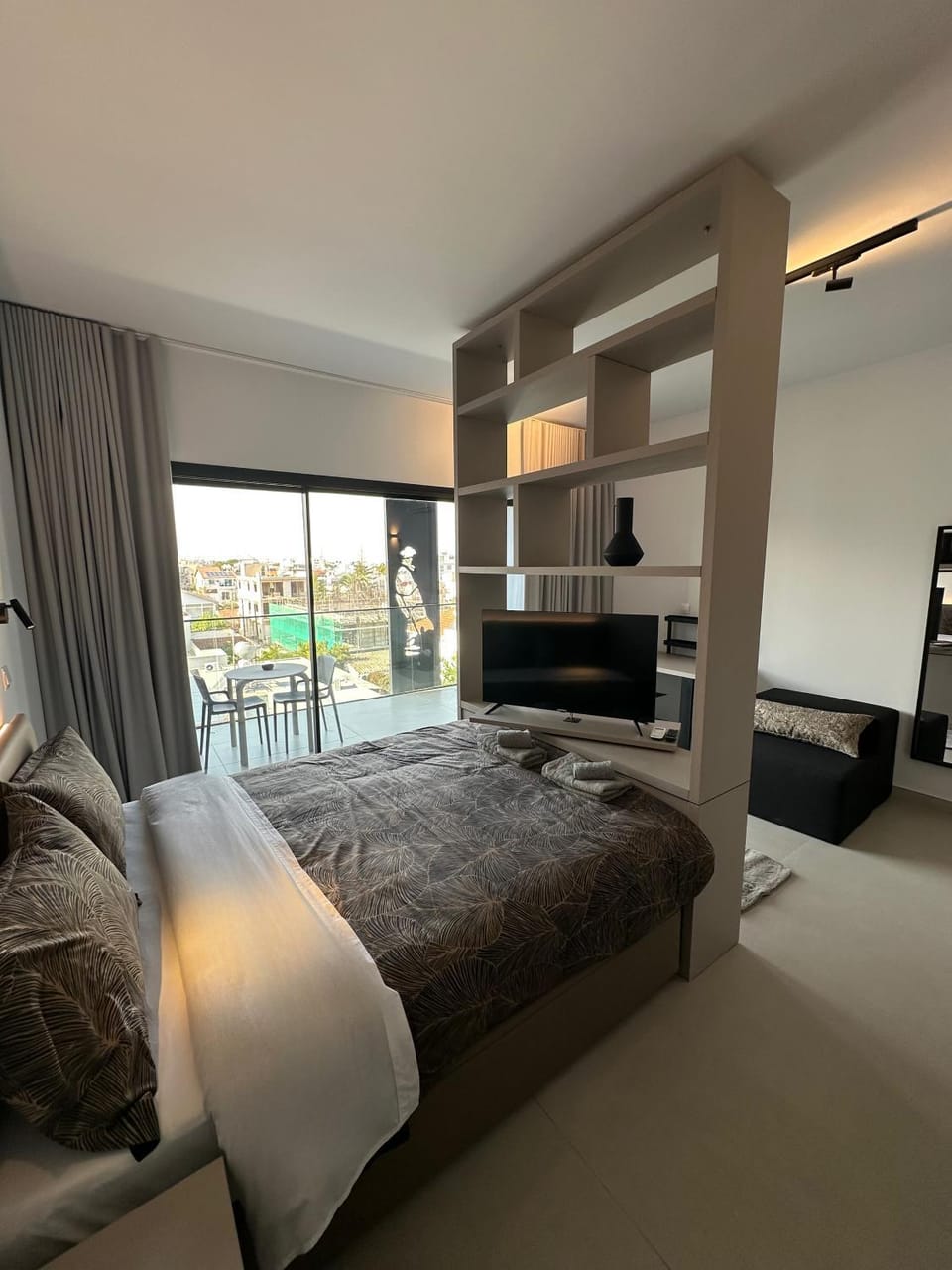 Nesseus Lux Suites - Near Unic & EUC Apartment in Nicosia City