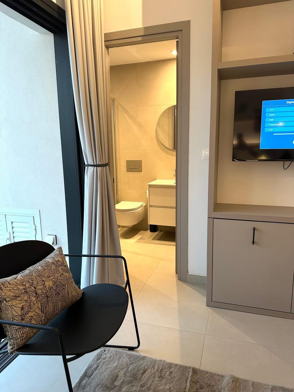 Nesseus Lux Suites - Near Unic & EUC Apartment in Nicosia City