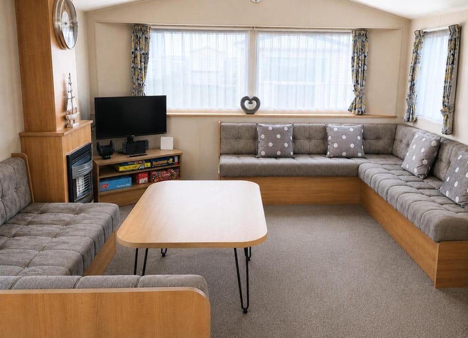 Living room, Entertainment