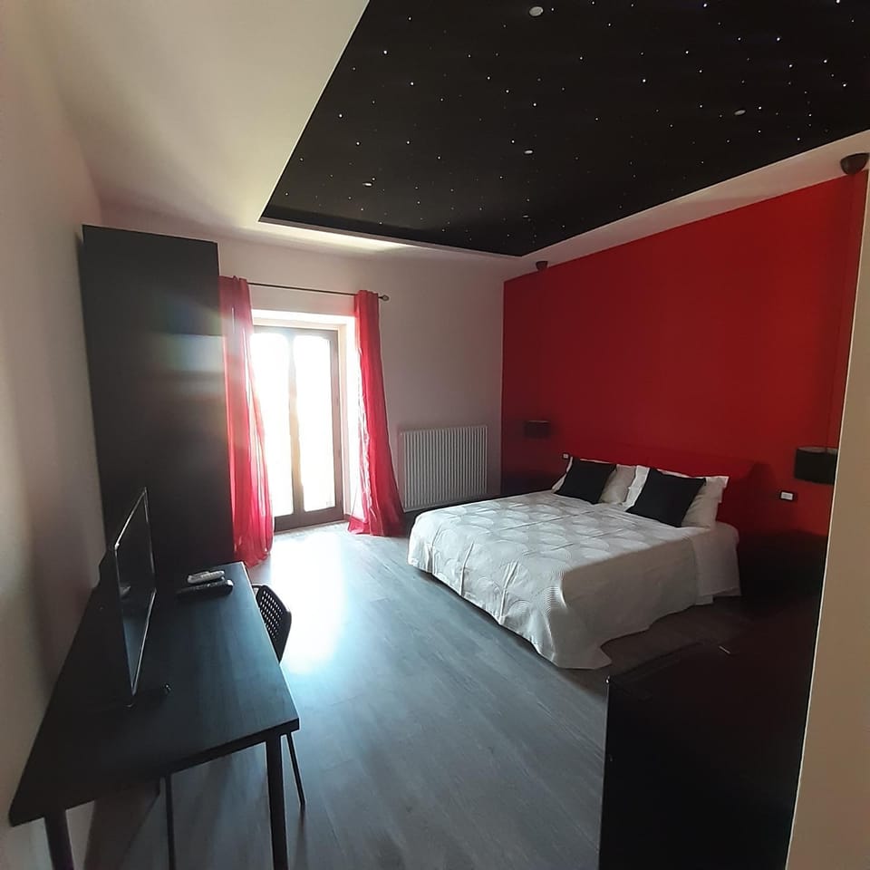 Photo of the whole room, Bedroom