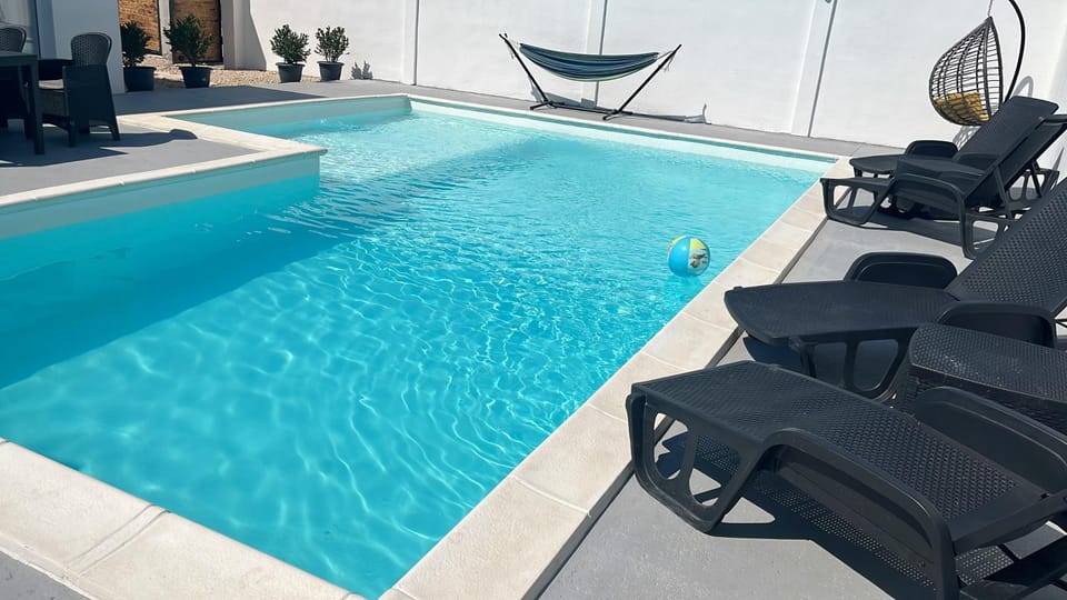 Off site, Swimming pool, sunbed