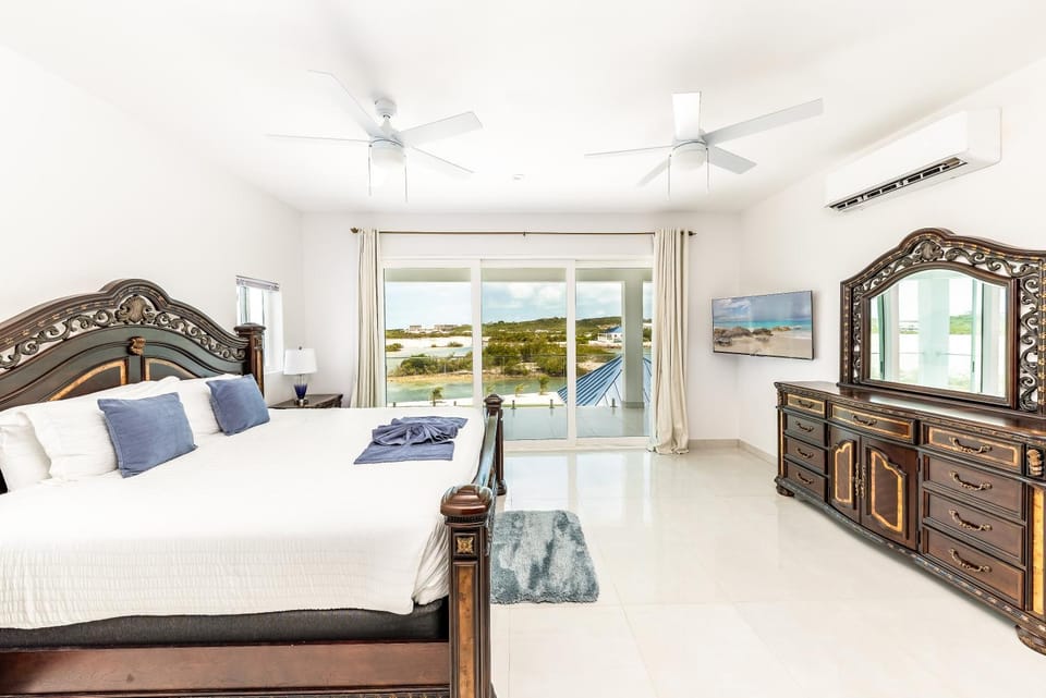 Bed, Natural landscape, Photo of the whole room, Bedroom, air conditioner
