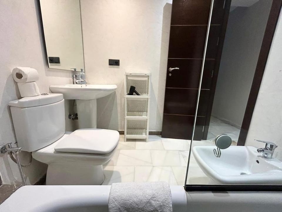Toilet, Bathroom, bidet, towels