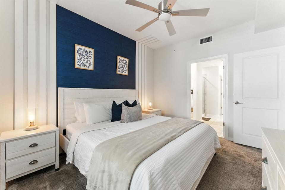 Spacious 2BR Mickey Bedroom Lake View Apartment in Kissimmee