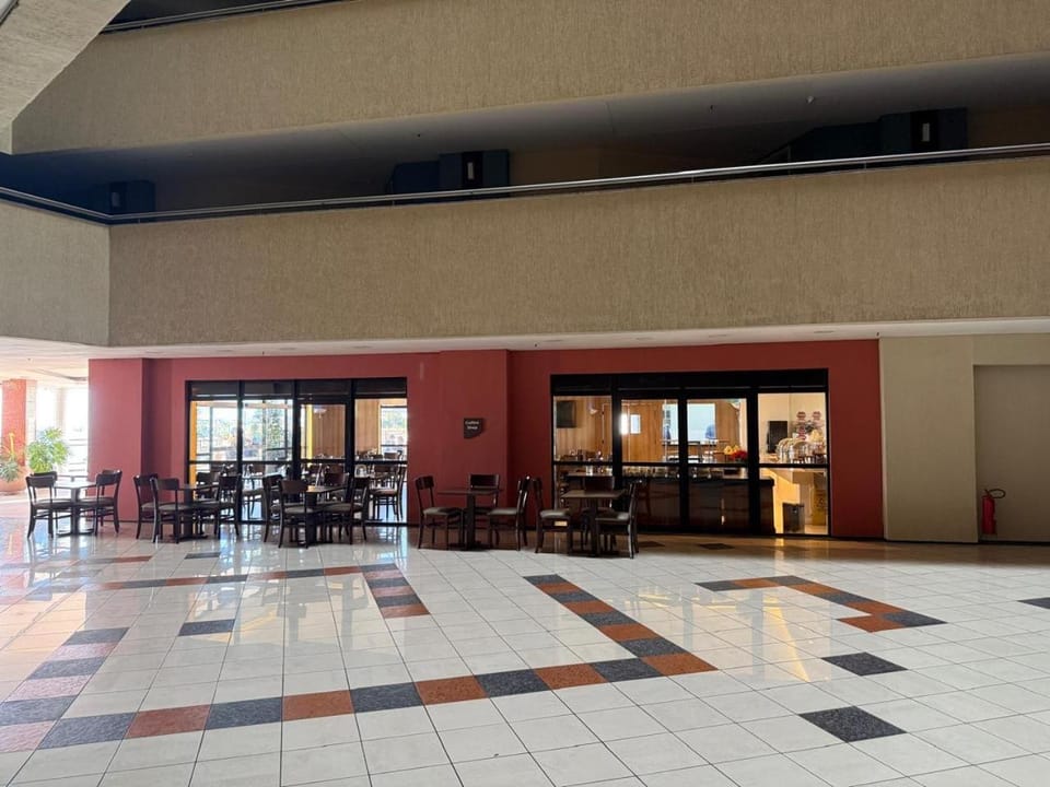 Restaurant/places to eat, Seating area