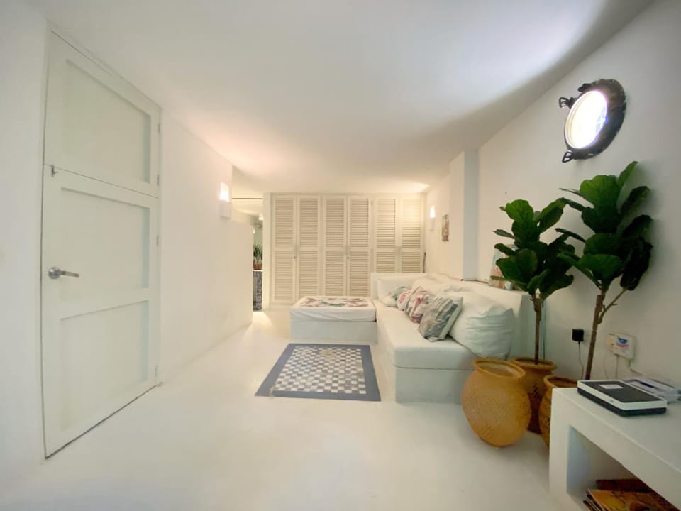 Living room, Photo of the whole room