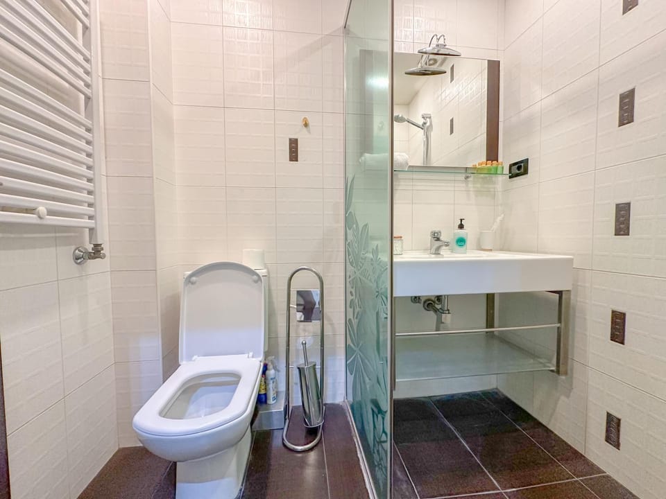 Shower, Toilet, Bathroom