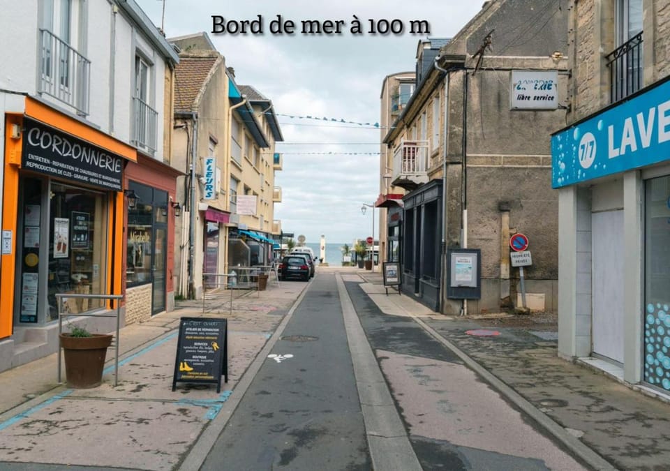 Neighbourhood, City view, Street view, Location