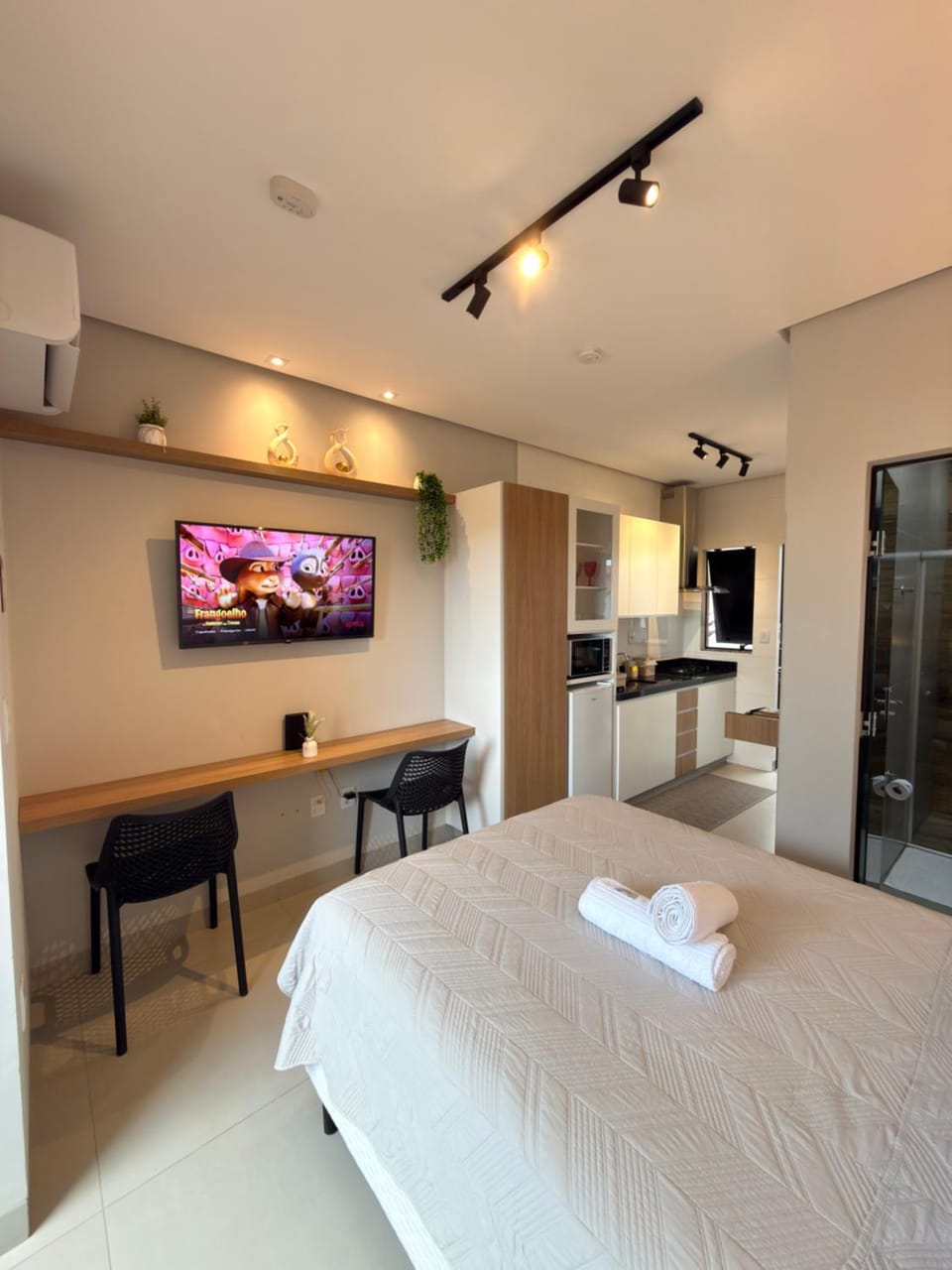 Bed, TV and multimedia, Kitchen or kitchenette