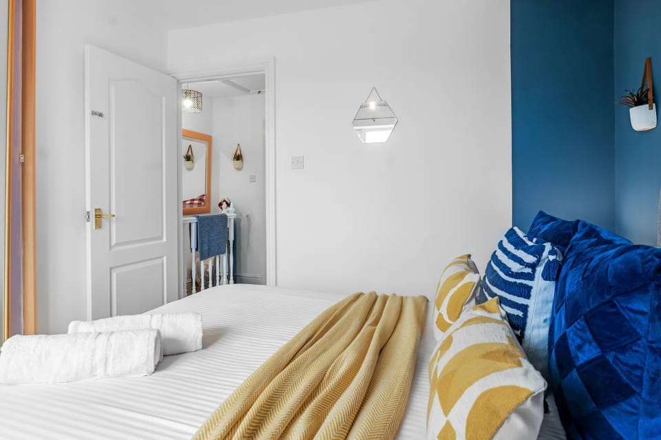 Bed, Photo of the whole room, Bedroom, towels, wardrobe