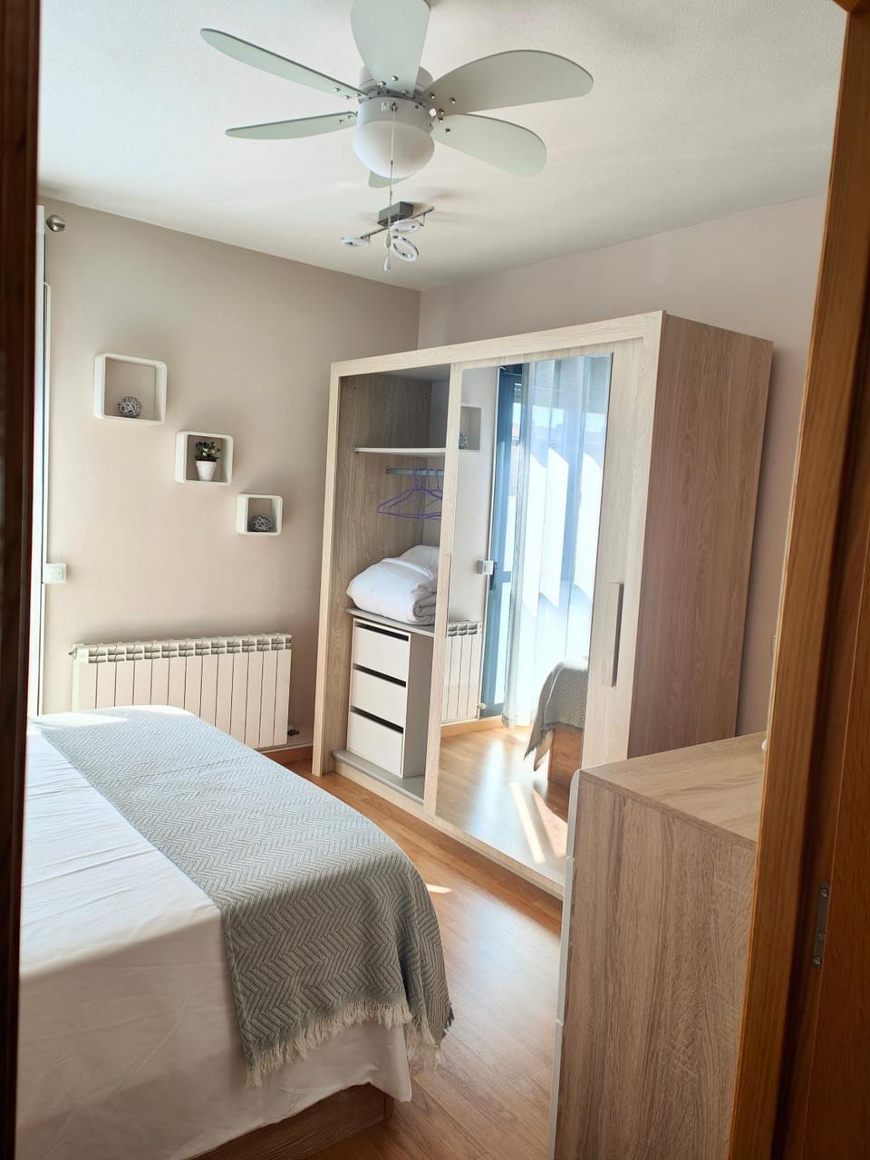 Bed, Photo of the whole room, Bedroom, wardrobe
