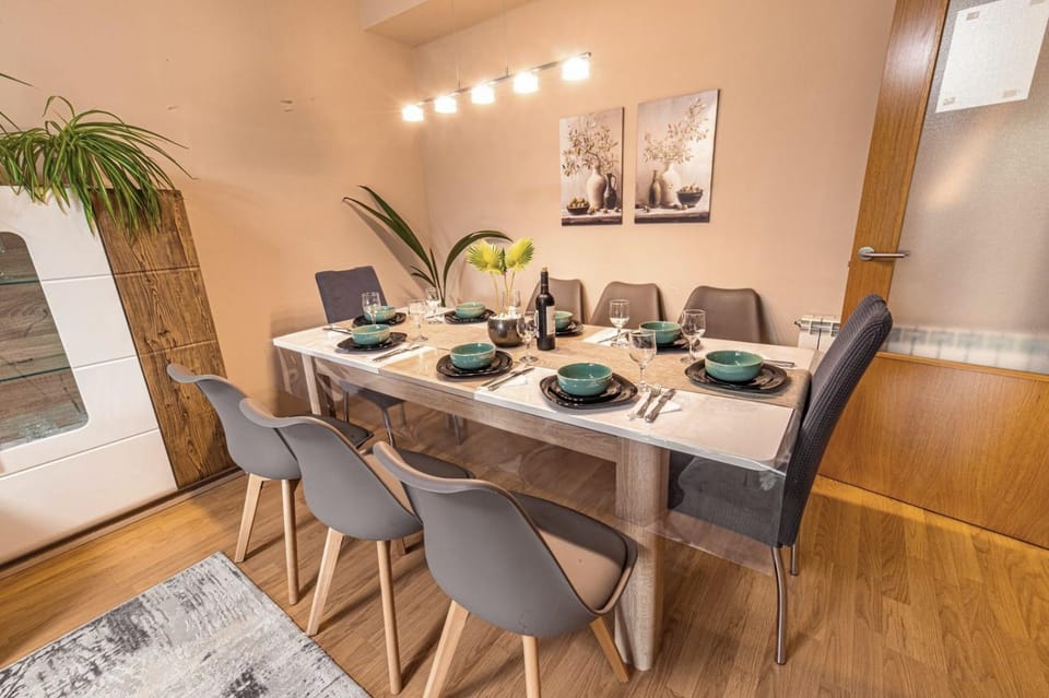 Living room, Dining area