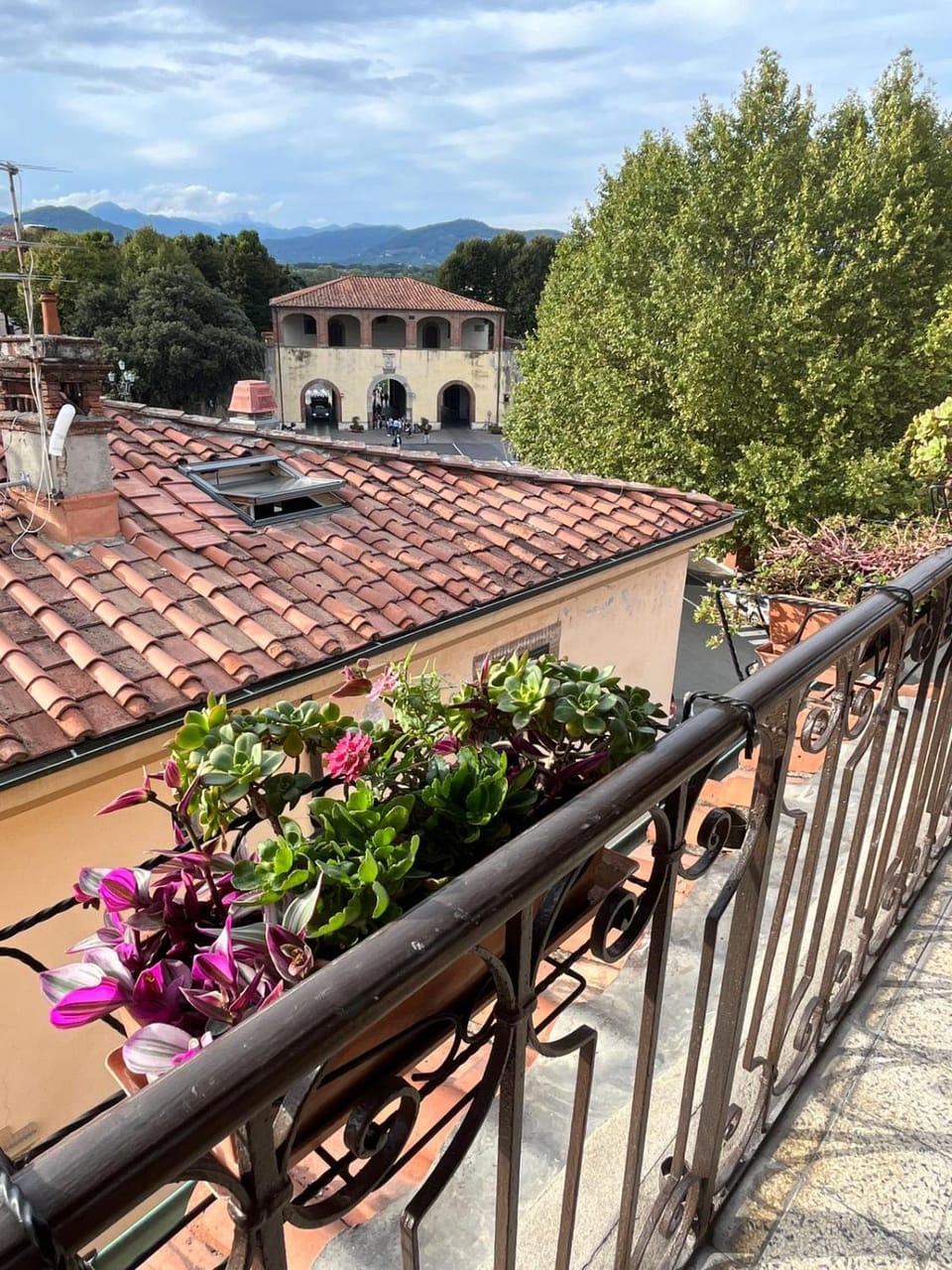 Casa Luisa - Historic Center Lucca, panoramic terrace, AC, up to 6 guests Apartment in Capannori