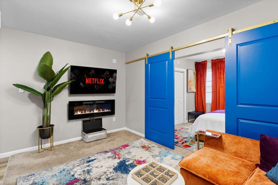 Living room, Bedroom, fireplace