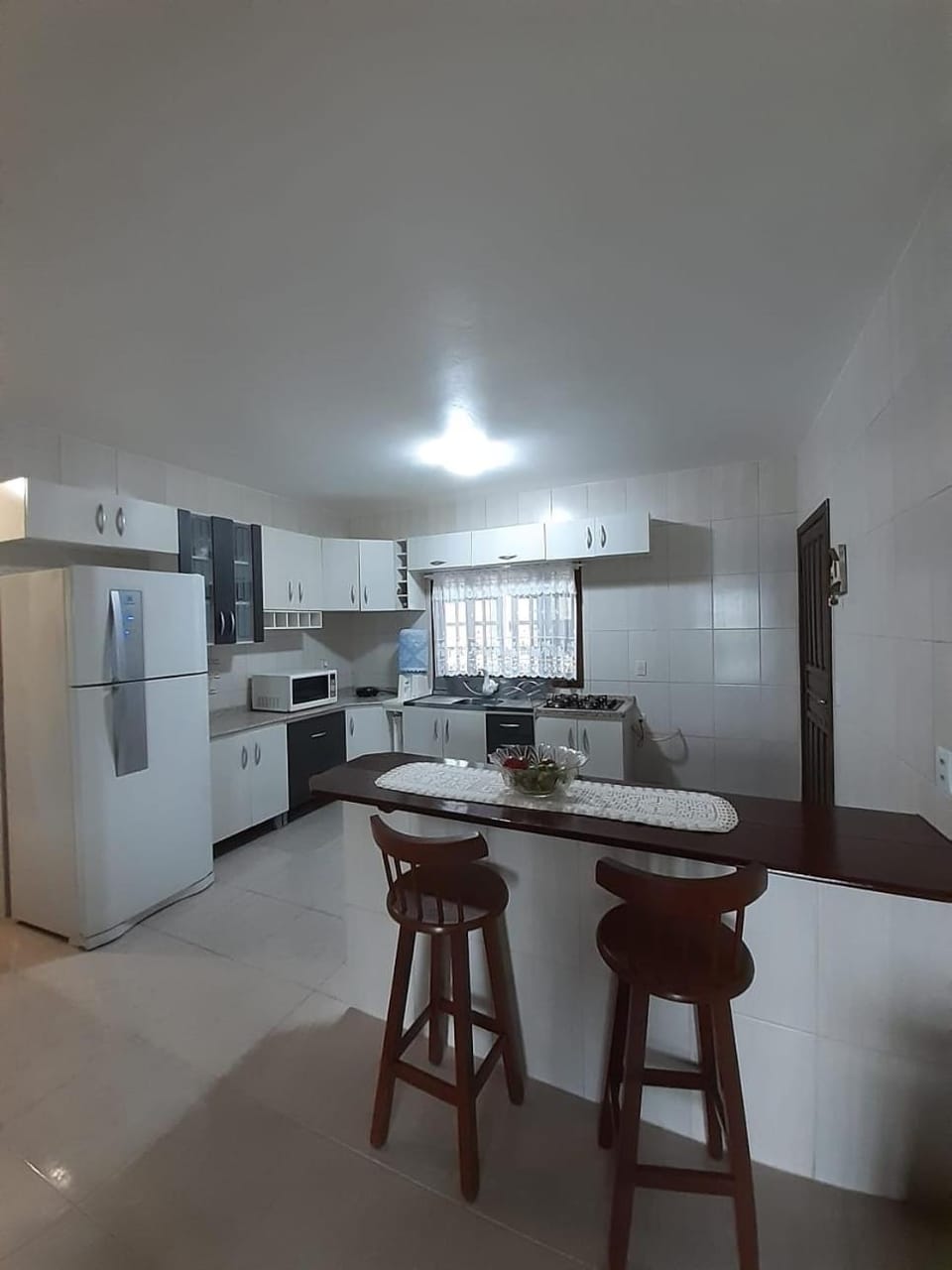 Kitchen or kitchenette, Dining area, microwave, stove