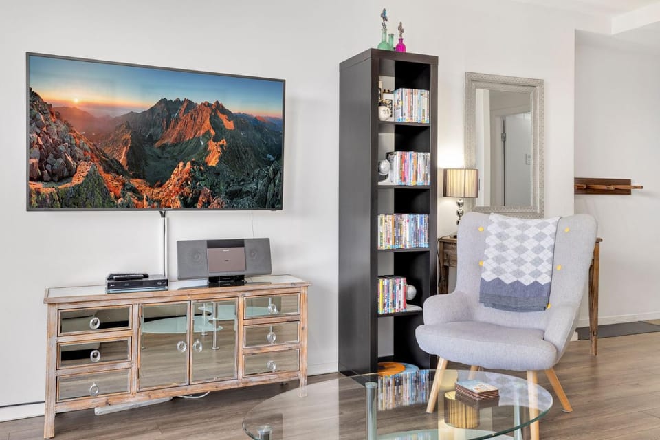 TV and multimedia, Living room, Seating area