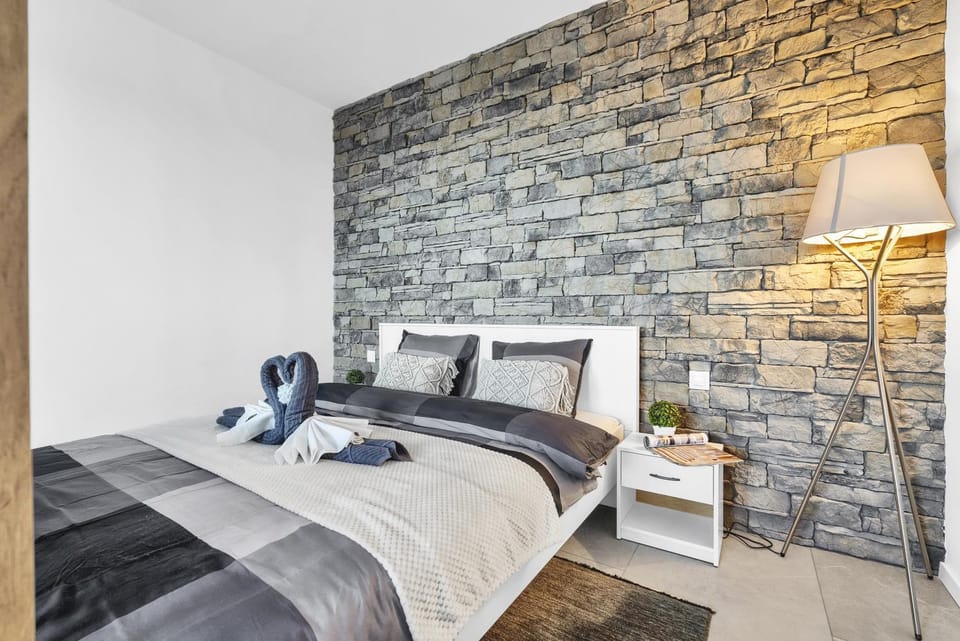 Bed, Photo of the whole room, Bedroom, towels