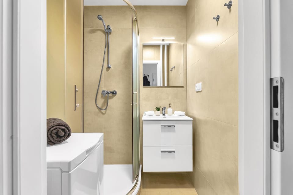 Shower, Bathroom, towels