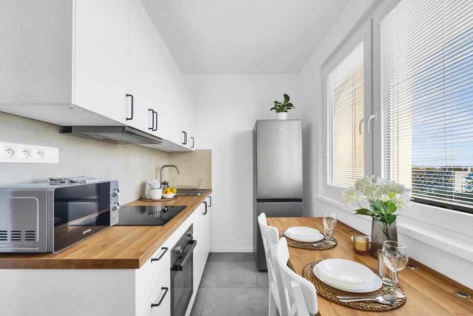 Kitchen or kitchenette, Dining area, oven, stove