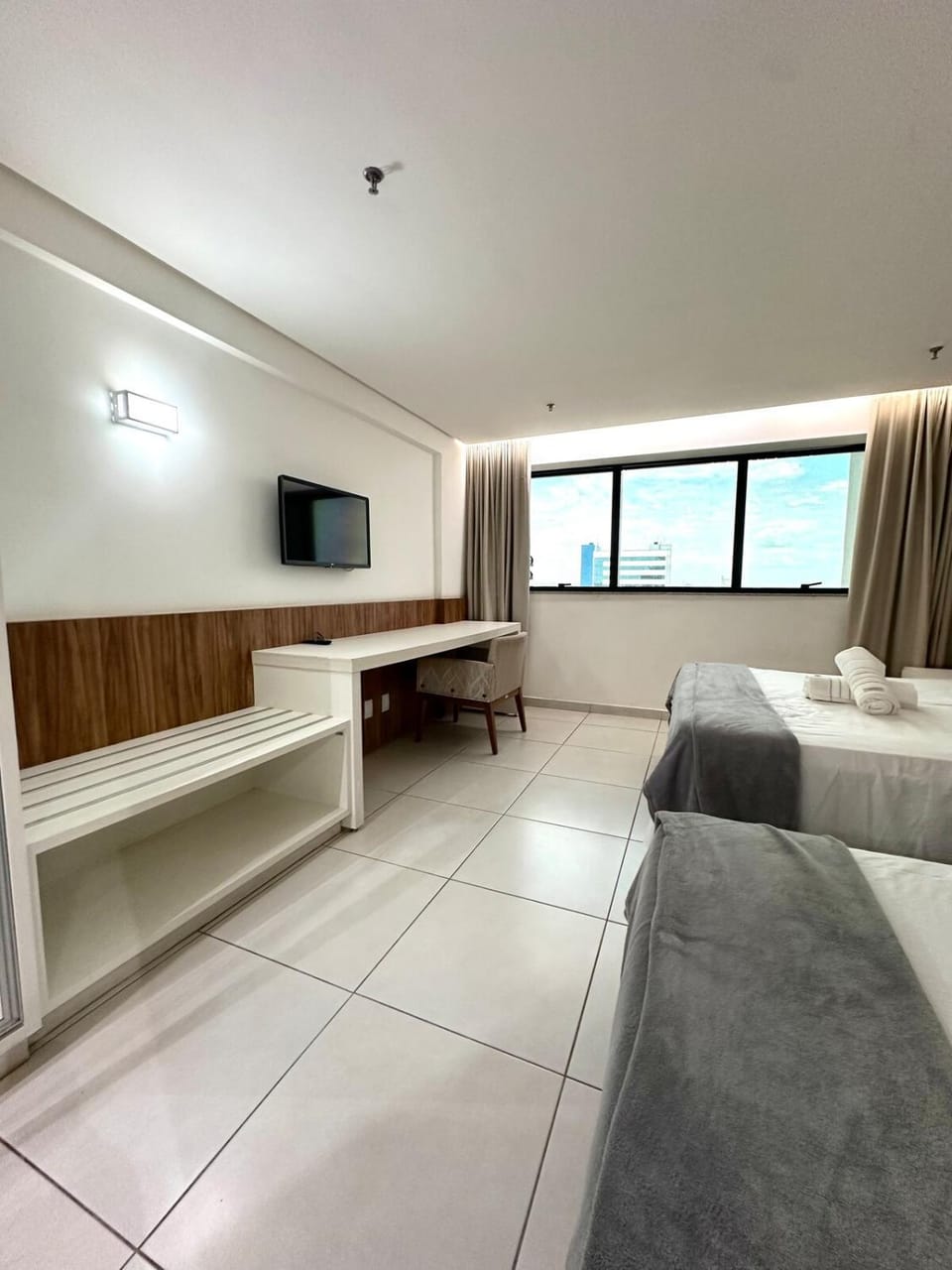 Communal lounge/ TV room, Bed, TV and multimedia, Living room, Photo of the whole room, Seating area, Evening entertainment, Bedroom