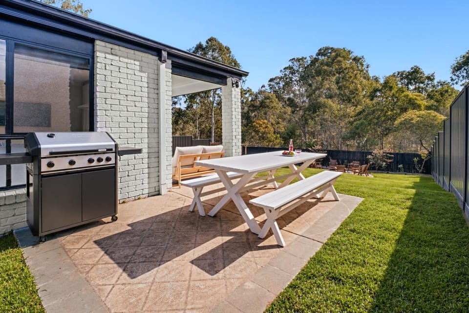 Summer's Greenview Retreat - Kayaks Included Country House in Brisbane