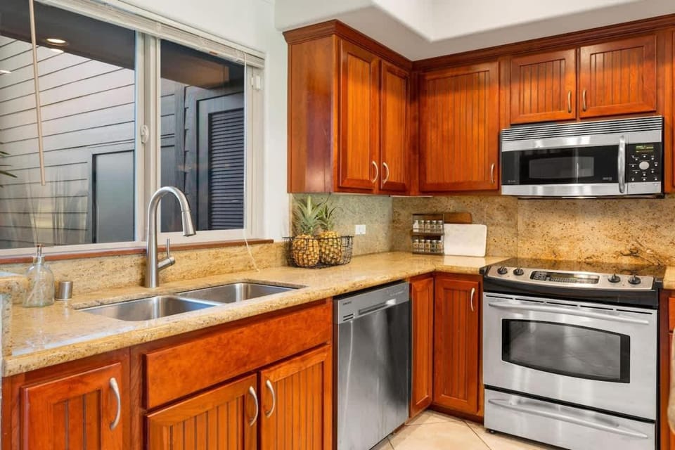 Palm Villas stylish luxury condo with Mauna Lani Beach Club Access House in Mauna Lani