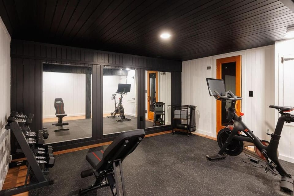 Sleeps 16-Hottub-Sauna-Pet Friendly-7 Min to Ski House in Waterville Valley