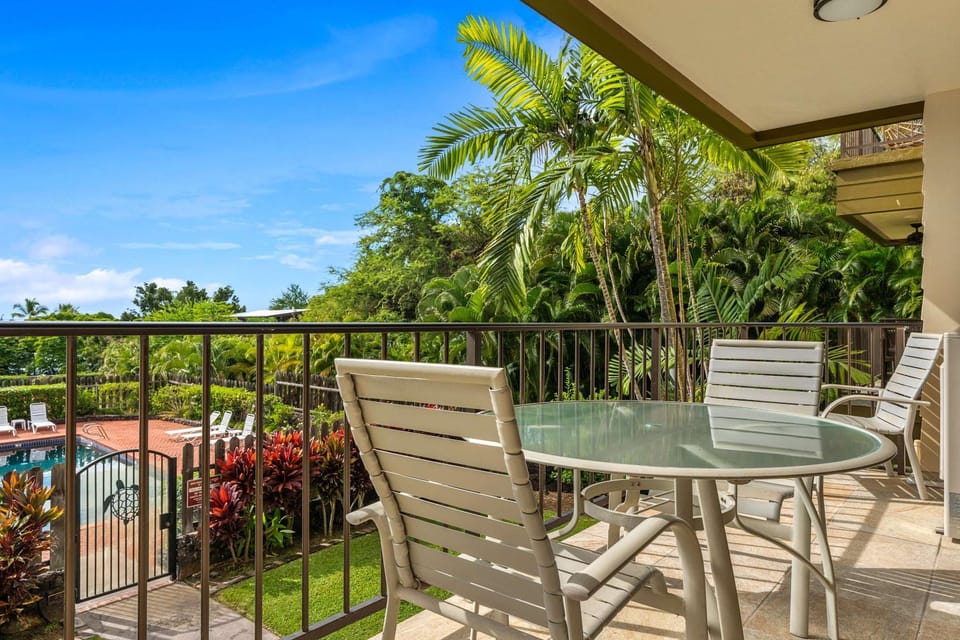 Kahaluu Bay Villas Condo Across from Premier Snorkel Beach House in Big Island