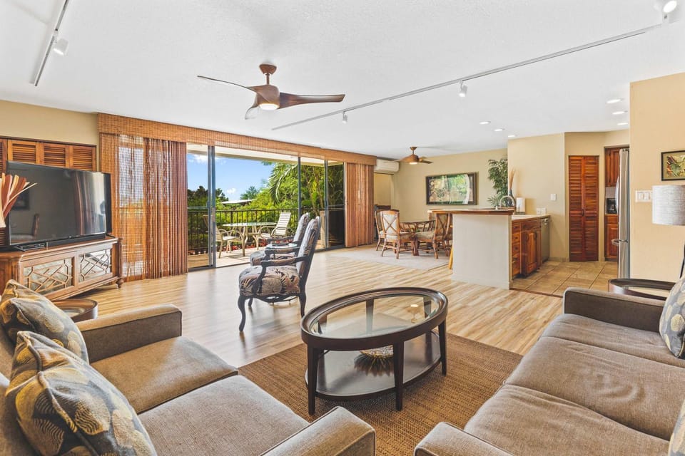 Kahaluu Bay Villas Condo Across from Premier Snorkel Beach House in Big Island