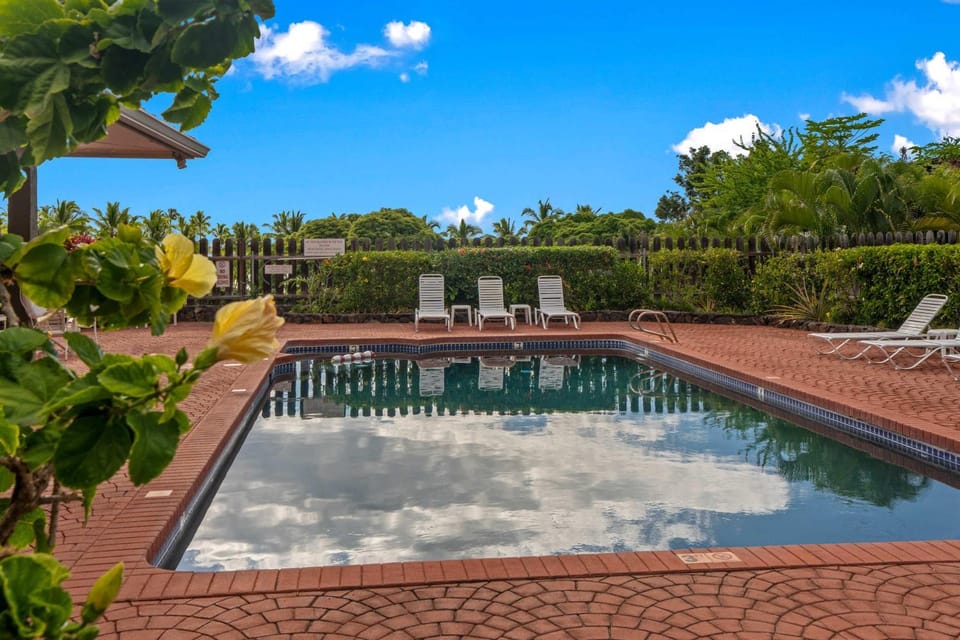 Kahaluu Bay Villas Condo Across from Premier Snorkel Beach House in Big Island
