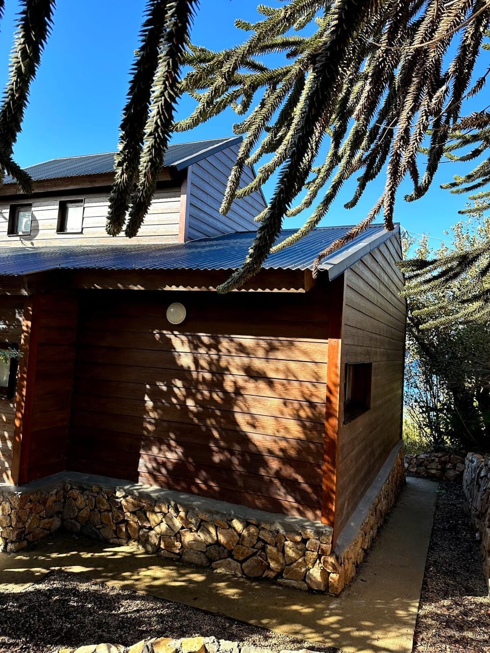 Cabañas ROCA DEL LAGO, en Villa Pehuenia House in Araucania, Chile