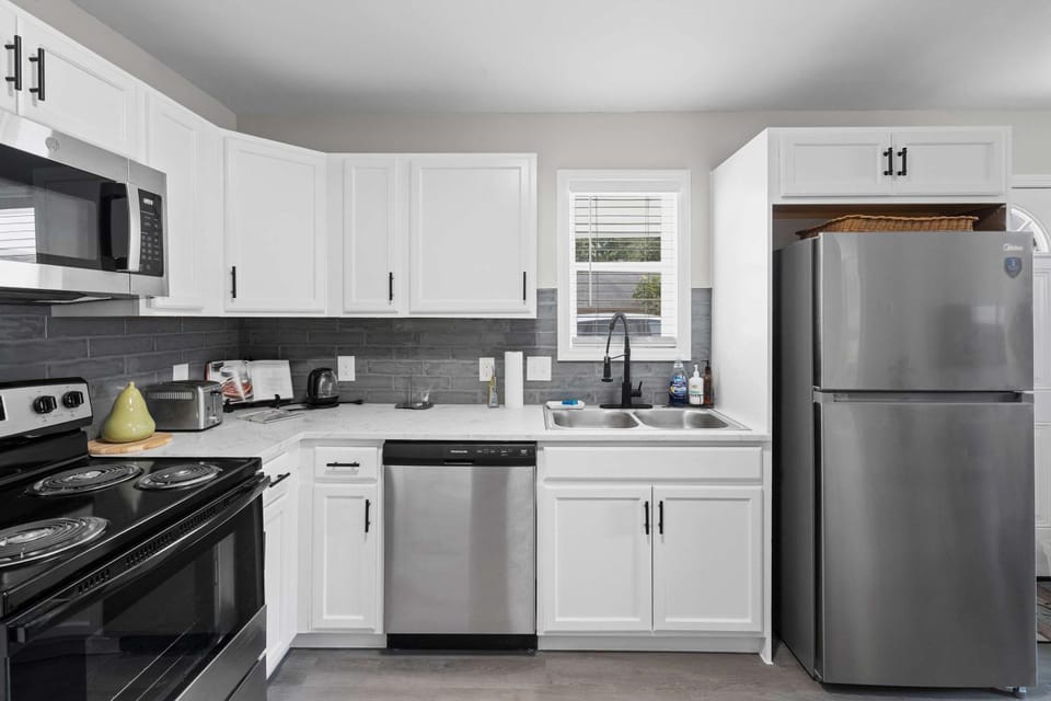 7 Min walk to Golden Belt - 4 Min Drive to Downtown - 7 to Duke House in Durham