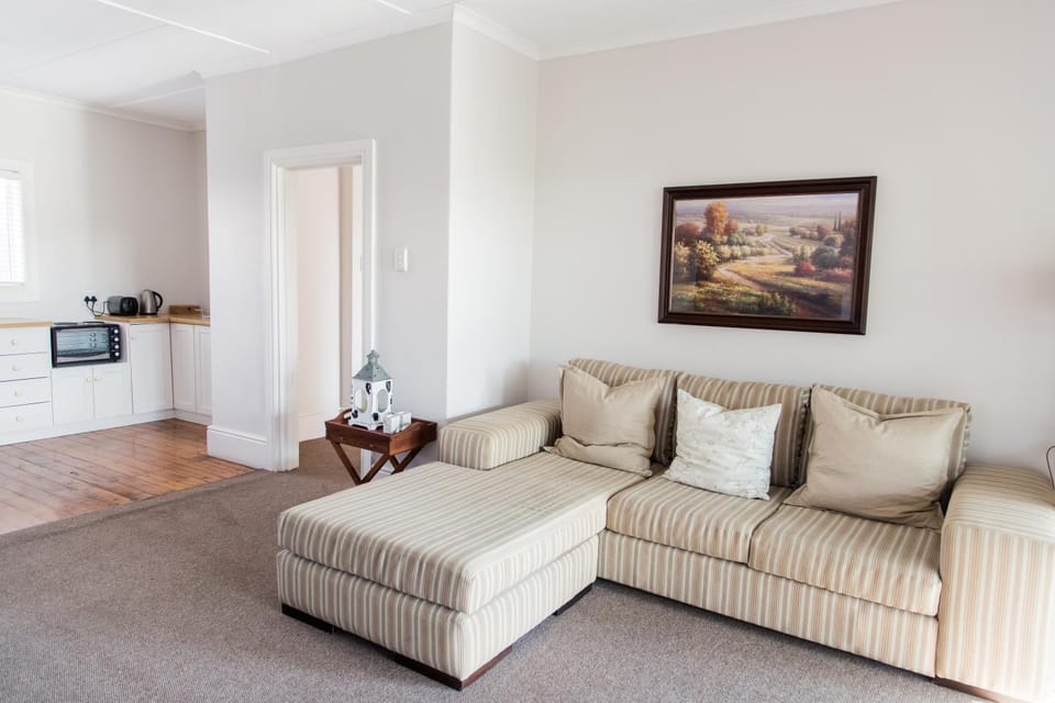 Kitchen or kitchenette, Seating area