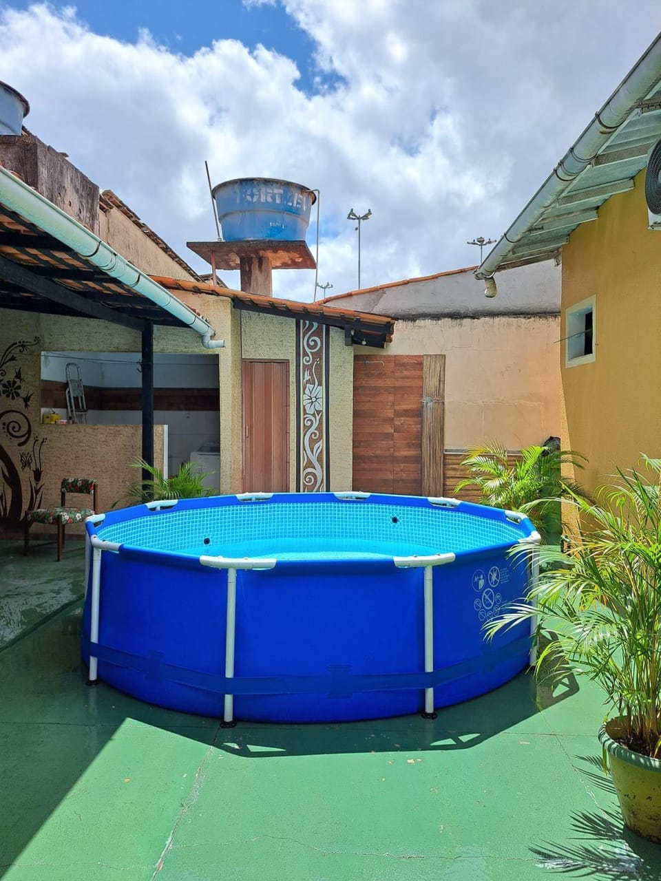 Day, Swimming pool