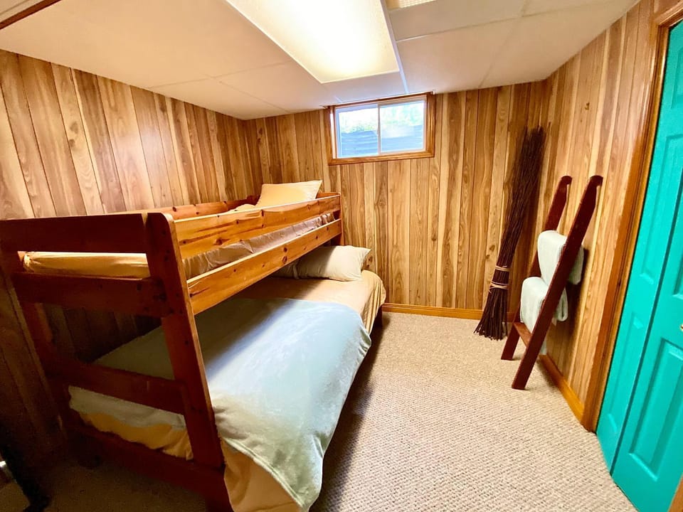 Lakefront Cottage w Grand Cabin Room Cabin in Lambton Shores