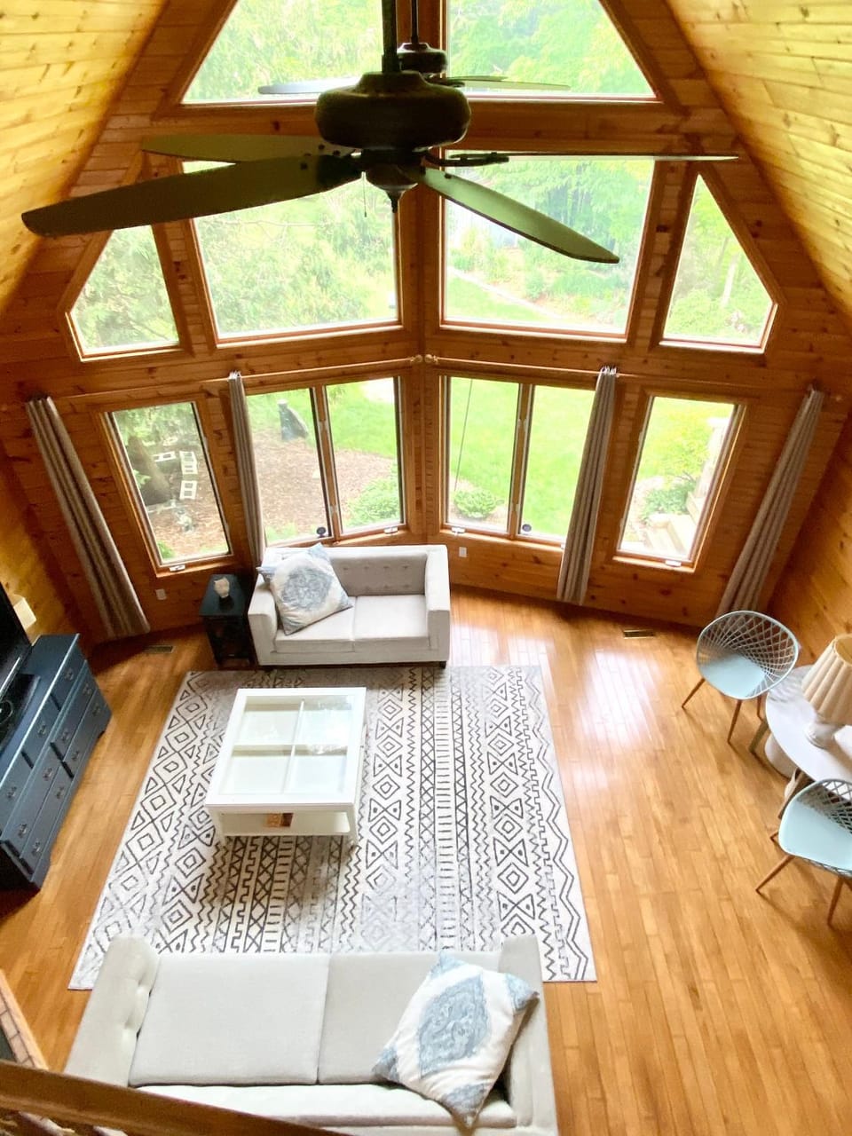 Lakefront Cottage w Grand Cabin Room Cabin in Lambton Shores