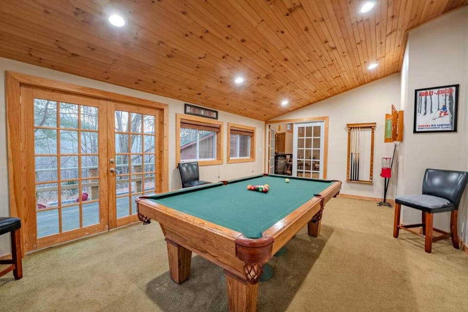 10 Min to Loon-Hottub-Pet Friendly-EV Charger House in Woodstock