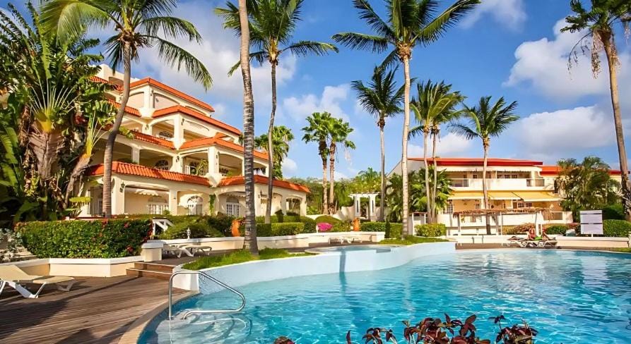 Day, Natural landscape, Garden view, Pool view, Swimming pool, sunbed