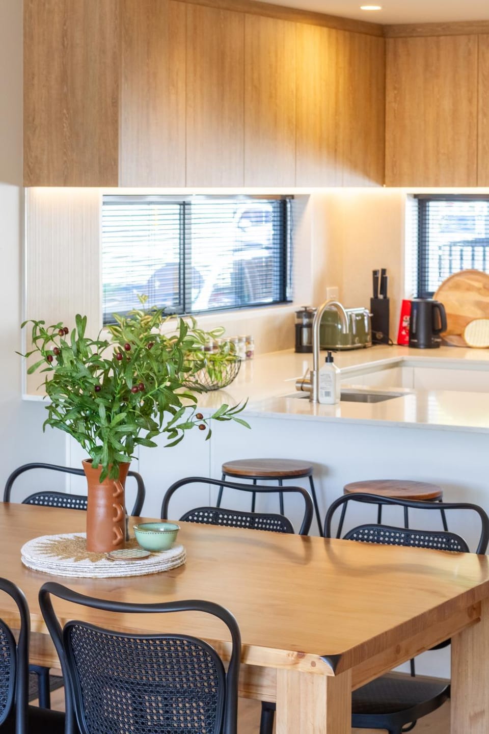 Coffee/tea facilities, Kitchen or kitchenette, Dining area