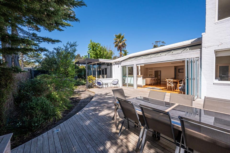 Patio, Garden, Dining area, Garden view