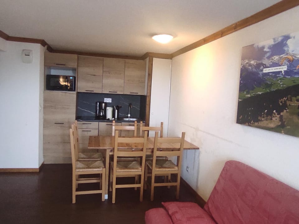 Appartement accueillant pour 6 avec balcon et parking proche des pistes - FR-1-814-160 Apartment in Besse-et-Saint-Anastaise