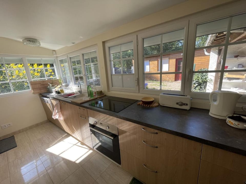 Gîte Historique à Tours avec Jardin et WIFI Inclus - FR-1-381-635 House in Tours