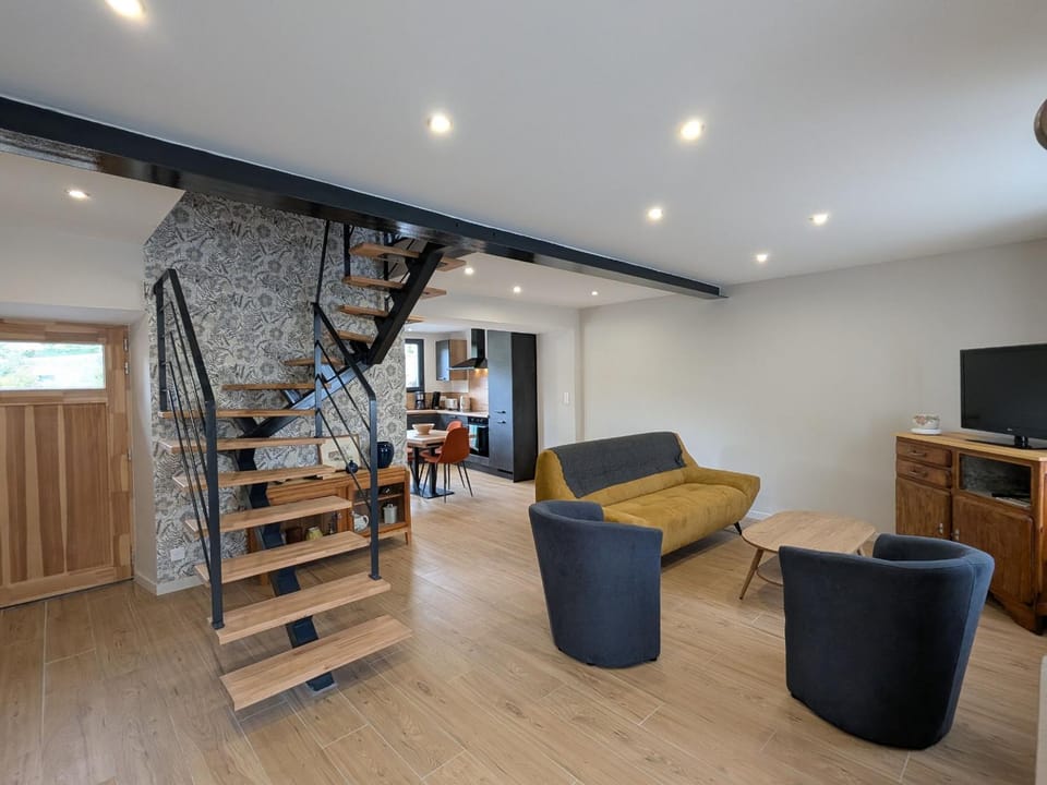 Maison rénovée avec terrasse et balcon à Polignac - FR-1-582-539 House in Auvergne-Rhône-Alpes