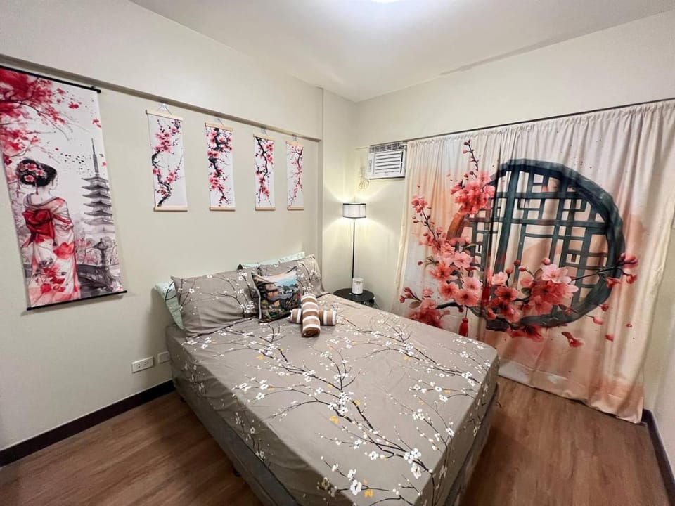 Bed, Photo of the whole room, Decorative detail, Dining area, Bedroom