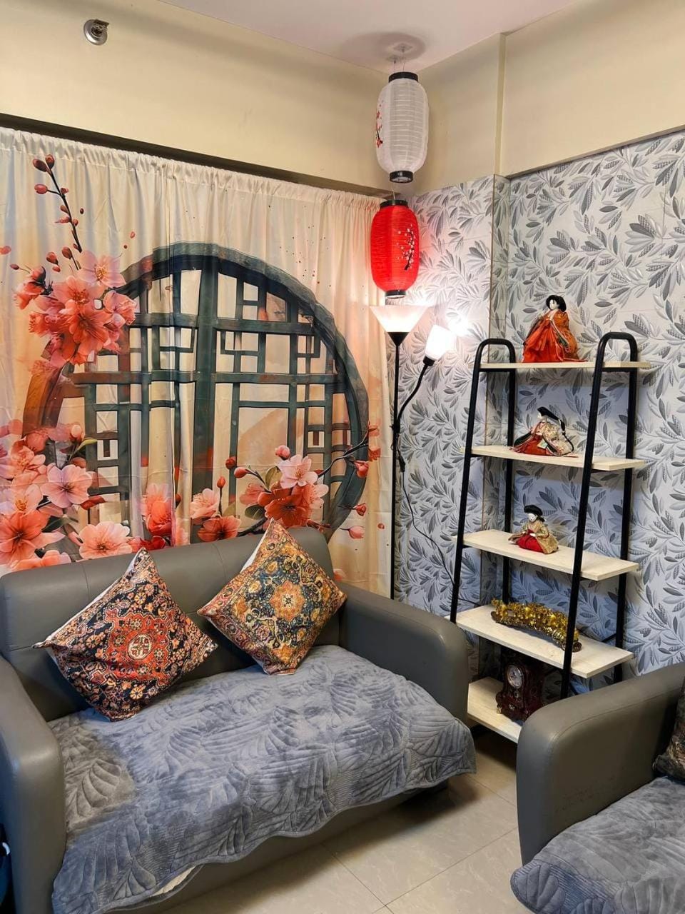 Bed, Living room, Photo of the whole room, Seating area, Bedroom