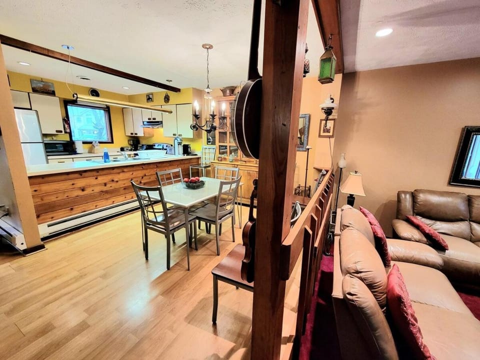 Shawnee Ski Mountain View Jacuzzi Townhouse House in Middle Smithfield