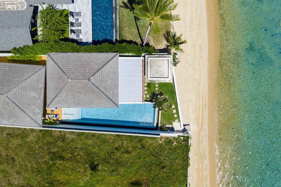 Pool view, Sea view