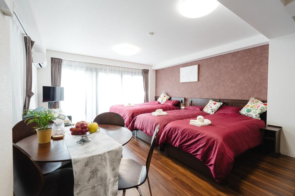 Bed, Photo of the whole room, Dining area, Bedroom, towels