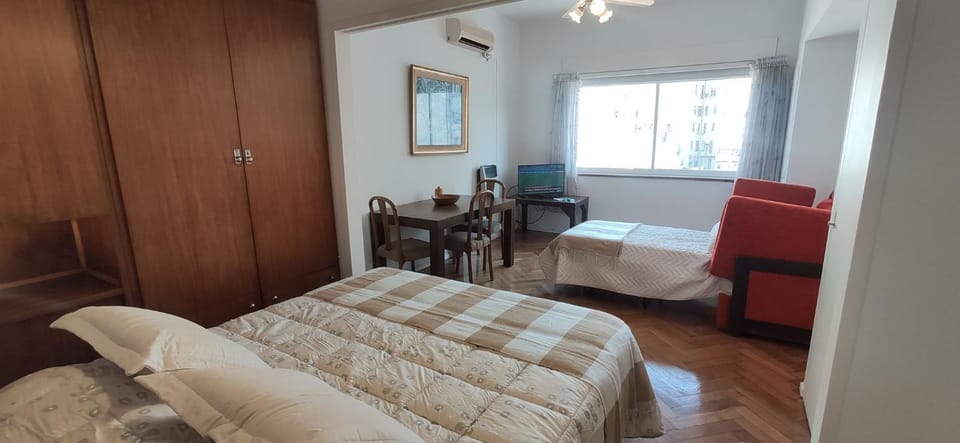 TV and multimedia, Dining area, Bedroom